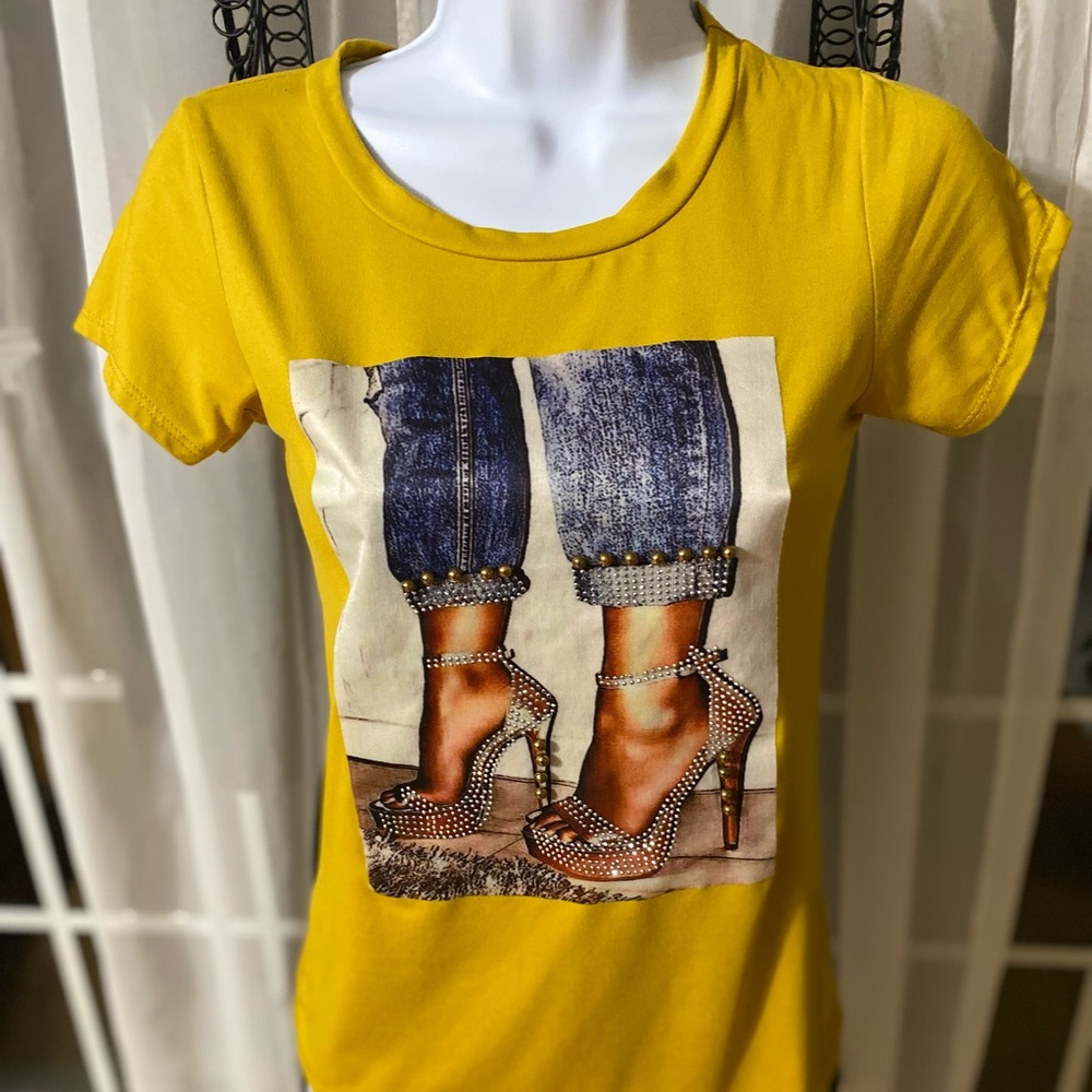 Gorgeous small trendy sexy vibe T-shirt. Rhinestones.